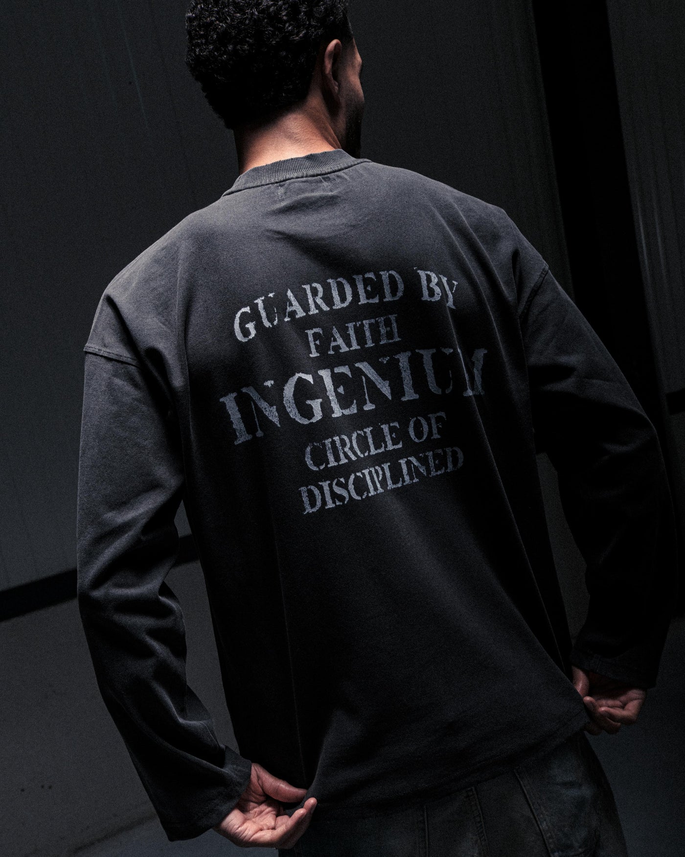 DISCIPLINED LONGSLEEVE – VINTAGE BLACK