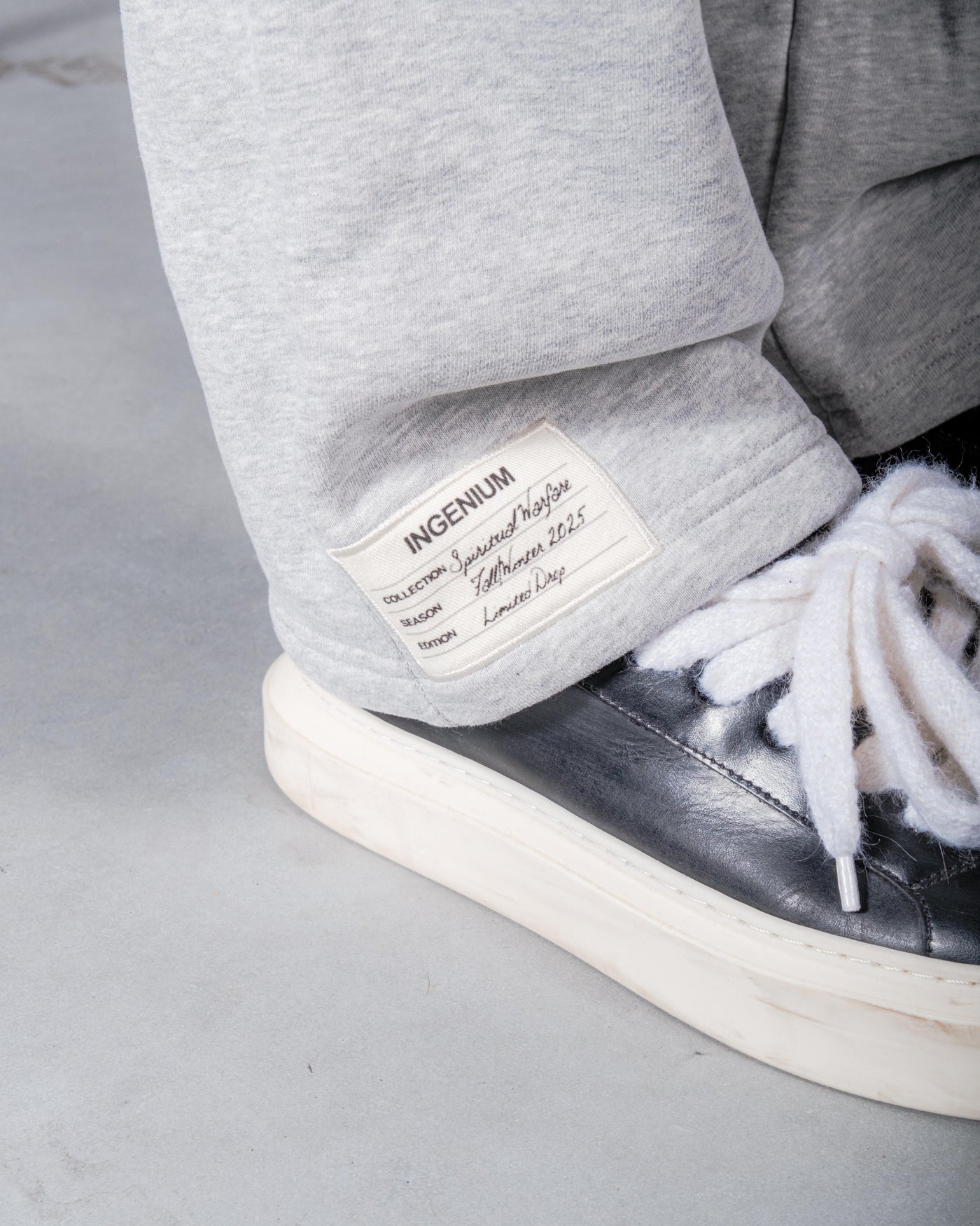 SIGNATURE SWEATPANTS – GREY MELANGE