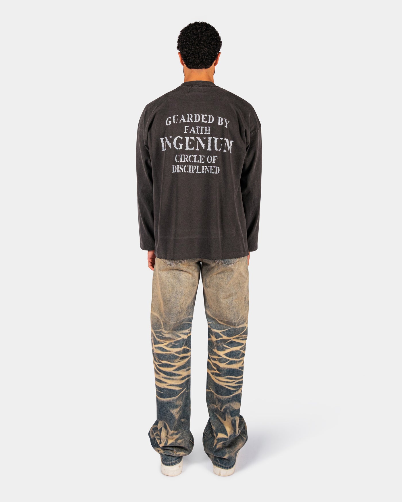 DISCIPLINED LONGSLEEVE – VINTAGE BLACK