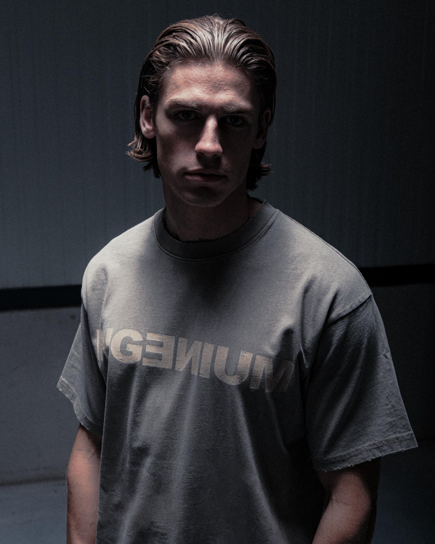 REVERSE T-SHIRT – TAUPE GREY